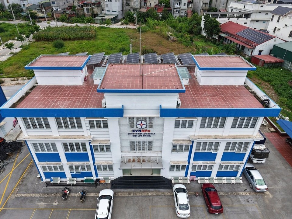 Điện mặt trời mái nhà được lắp đặt tại trụ sở Điện lực Tô Hiệu, Công ty Điên lực Sơn La Điện mặt trời mái nhà được lắp đặt tại trụ sở Điện lực Tô Hiệu, Công ty Điên lực Sơn La