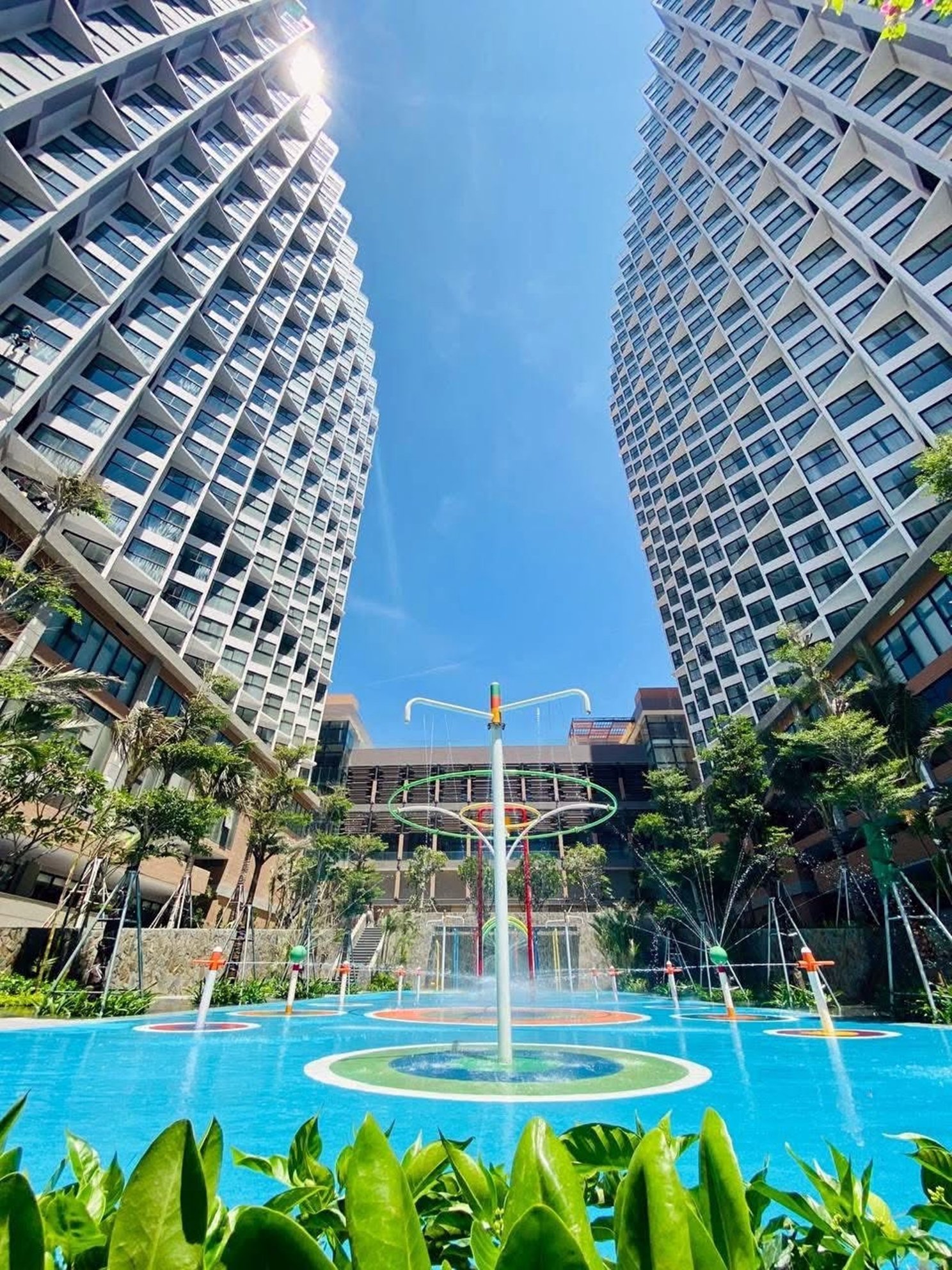 Dự &aacute;n Apec Mandala Wyndham c&oacute; đến gần 3.000 ph&ograve;ng s&aacute;t biển.