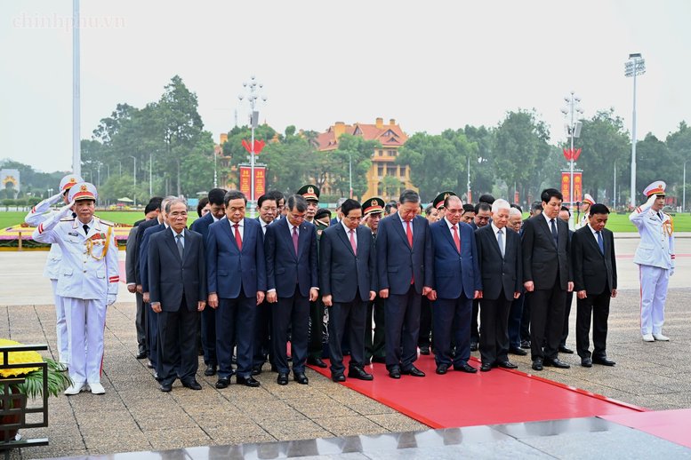 Các đồng chí lãnh đạo, nguyên lãnh đạo Đảng, Nhà nước tưởng nhớ Chủ tịch Hồ Chí Minh. Các đồng chí lãnh đạo, nguyên lãnh đạo Đảng, Nhà nước tưởng nhớ Chủ tịch Hồ Chí Minh.