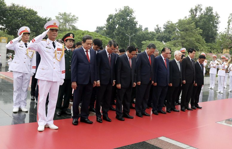 Lãnh đạo Đảng, Nhà nước tưởng niệm các Anh hùng liệt sĩ - Ảnh: chinhphu.vn/Nhật Bắc Lãnh đạo Đảng, Nhà nước tưởng niệm các Anh hùng liệt sĩ - Ảnh: chinhphu.vn/Nhật Bắc