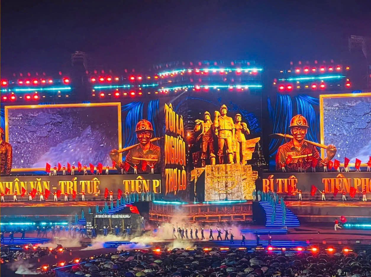 Liên khúc Đất Mỏ anh hùng - Chào thành phố Quảng Ninh Liên khúc Đất Mỏ anh hùng - Chào thành phố Quảng Ninh