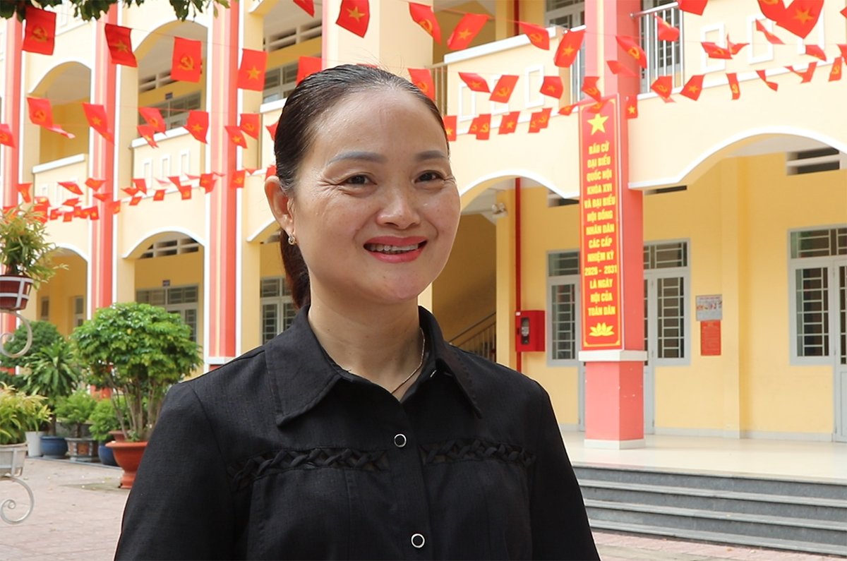 C&ocirc; L&ecirc; Thị Xuyến, Hiệu trưởng Trường Tiểu học Hố Nai.