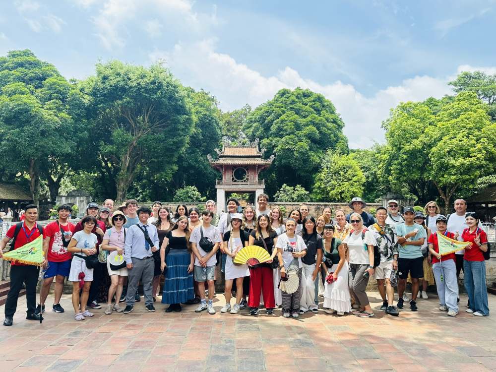 Khách quốc tế đến Hà Nội. Ảnh: Hải Nguyễn Khách quốc tế đến Hà Nội. Ảnh: Hải Nguyễn