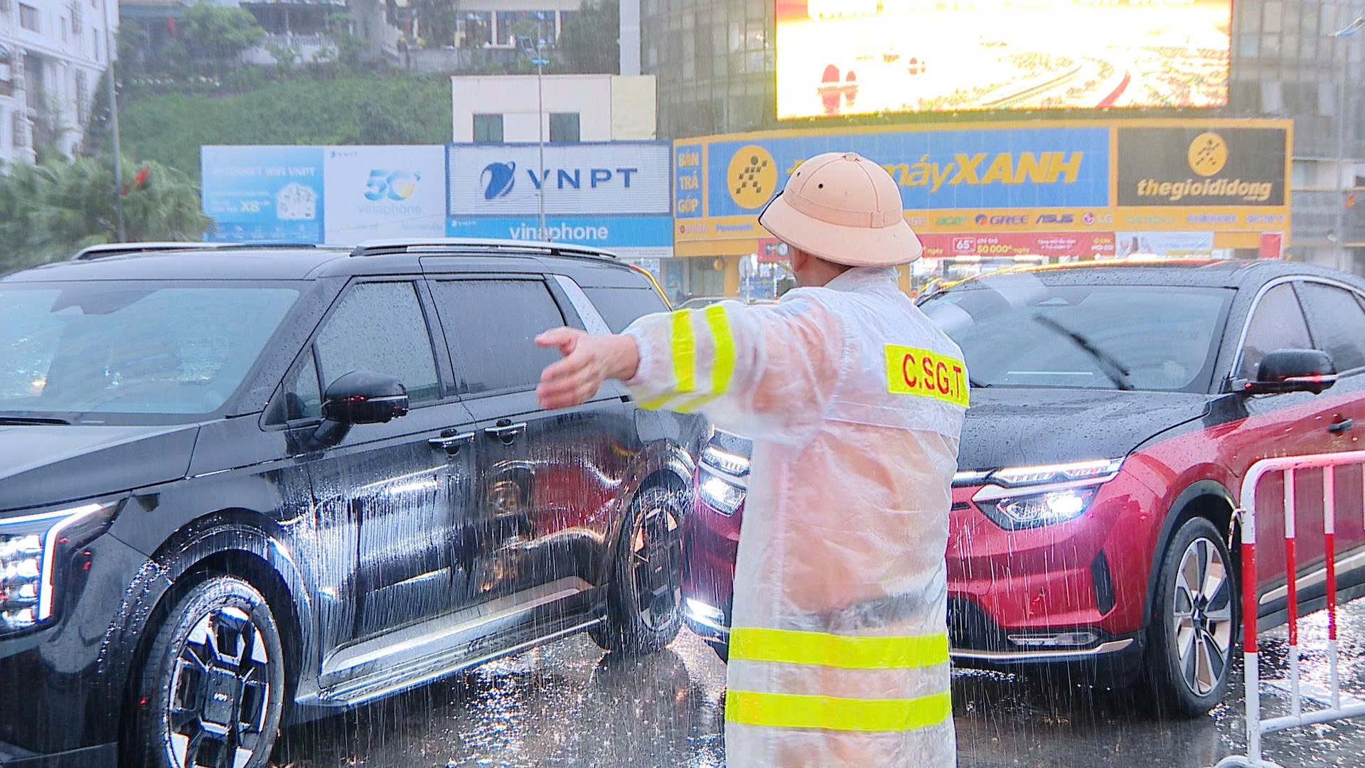 Do chủ động triển khai đồng bộ các giải pháp nên tình hình TTATGT được duy trì tốt Do chủ động triển khai đồng bộ các giải pháp nên tình hình TTATGT được duy trì tốt