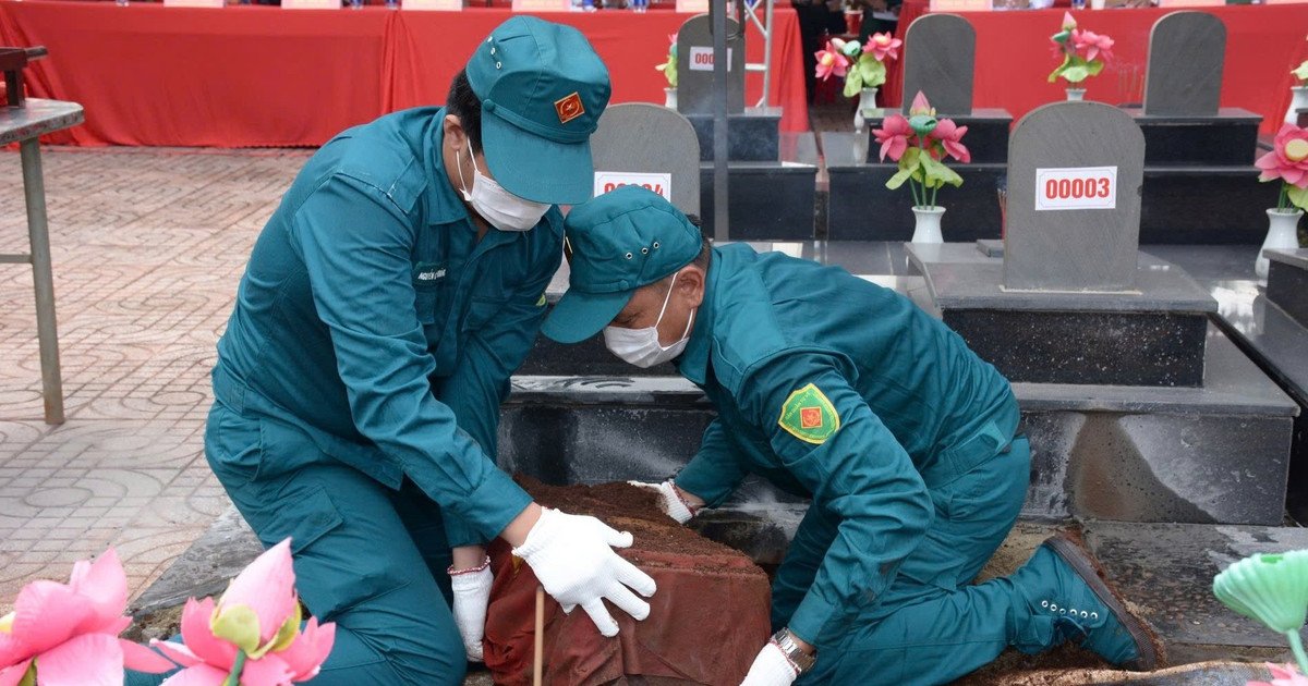 Các lực lượng tham gia chiến dịch lấy mẫu ADN hài cốt liệt sĩ tại Nghĩa trang liệt sĩ Cư M'gar, xã Quảng Phú. (Ảnh: Việt Hùng) Các lực lượng tham gia chiến dịch lấy mẫu ADN hài cốt liệt sĩ tại Nghĩa trang liệt sĩ Cư M'gar, xã Quảng Phú. (Ảnh: Việt Hùng)