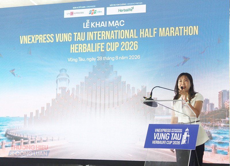 B&agrave; L&ecirc; Thị V&acirc;n Anh ph&aacute;t biểu tại Lễ khai mạc