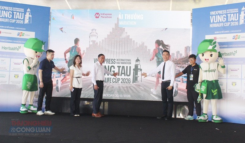 C&aacute;c đại biểu thực hiện nghi thức khai mạc Giải