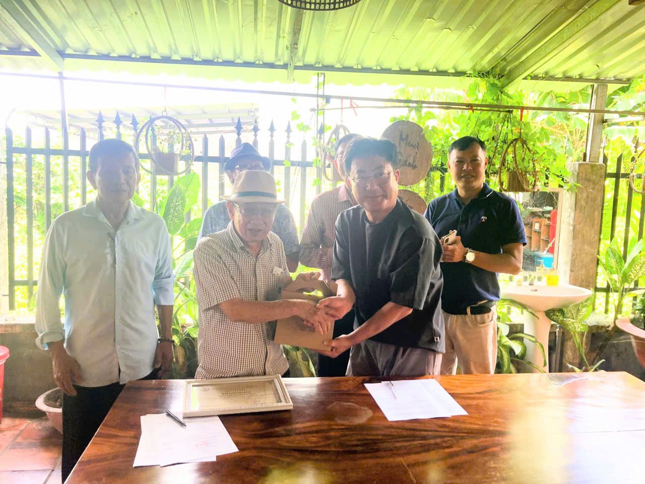 Ông Lê Duy Minh, Chủ tịch VFAEA; ông Chang Sehun, Tổng Giám đốc, người đại diện theo pháp luật của SNE Company cùng đại diện lãnh đạo hai bên. Ông Lê Duy Minh, Chủ tịch VFAEA; ông Chang Sehun, Tổng Giám đốc, người đại diện theo pháp luật của SNE Company cùng đại diện lãnh đạo hai bên.