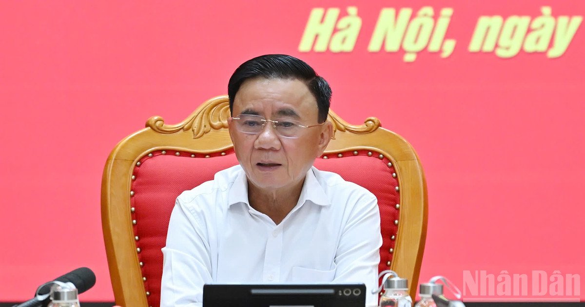 Đồng chí Trần Cẩm Tú, Ủy viên Bộ Chính trị, Thường trực Ban Bí thư đã ký ban hành Quy định số 216-QĐ/TW ngày 22/8/2026 về đặt hàng cung cấp thông tin cho cơ sở. (Ảnh: DUY LINH) Đồng chí Trần Cẩm Tú, Ủy viên Bộ Chính trị, Thường trực Ban Bí thư đã ký ban hành Quy định số 216-QĐ/TW ngày 22/8/2026 về đặt hàng cung cấp thông tin cho cơ sở. (Ảnh: DUY LINH)