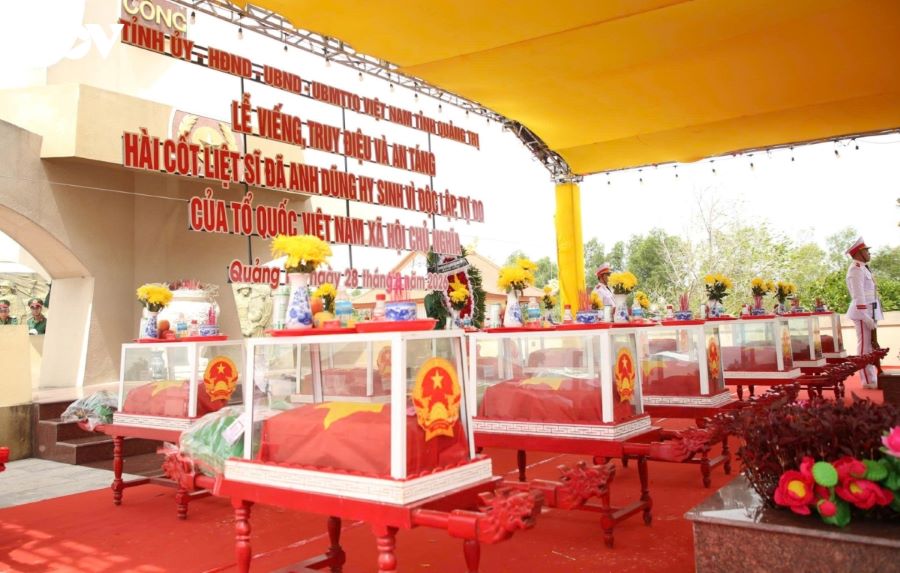 Lễ viếng, truy điệu và an táng 13 hài cốt liệt sĩ được tìm thấy tại khu vực Câu Nhi Lễ viếng, truy điệu và an táng 13 hài cốt liệt sĩ được tìm thấy tại khu vực Câu Nhi