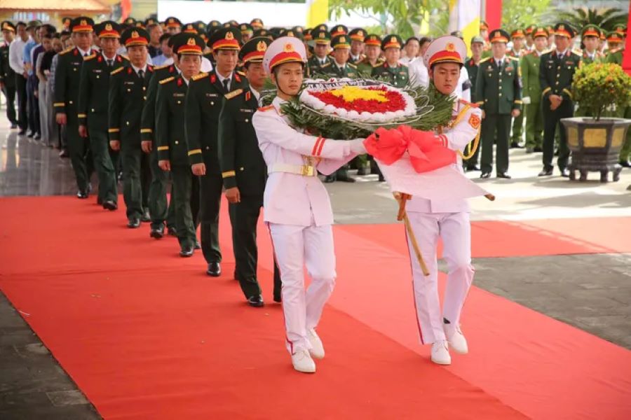 Trang nghiêm lễ truy điệu và an táng 13 liệt sĩ hy sinh tại Câu Nhi Trang nghiêm lễ truy điệu và an táng 13 liệt sĩ hy sinh tại Câu Nhi