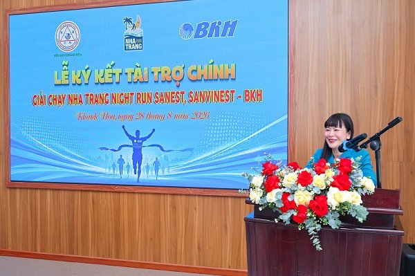 Bà Trịnh Thị Hồng Vân- Chủ tịch HĐTV Công ty Yến sào Khánh Hòa phát biểu Bà Trịnh Thị Hồng Vân- Chủ tịch HĐTV Công ty Yến sào Khánh Hòa phát biểu