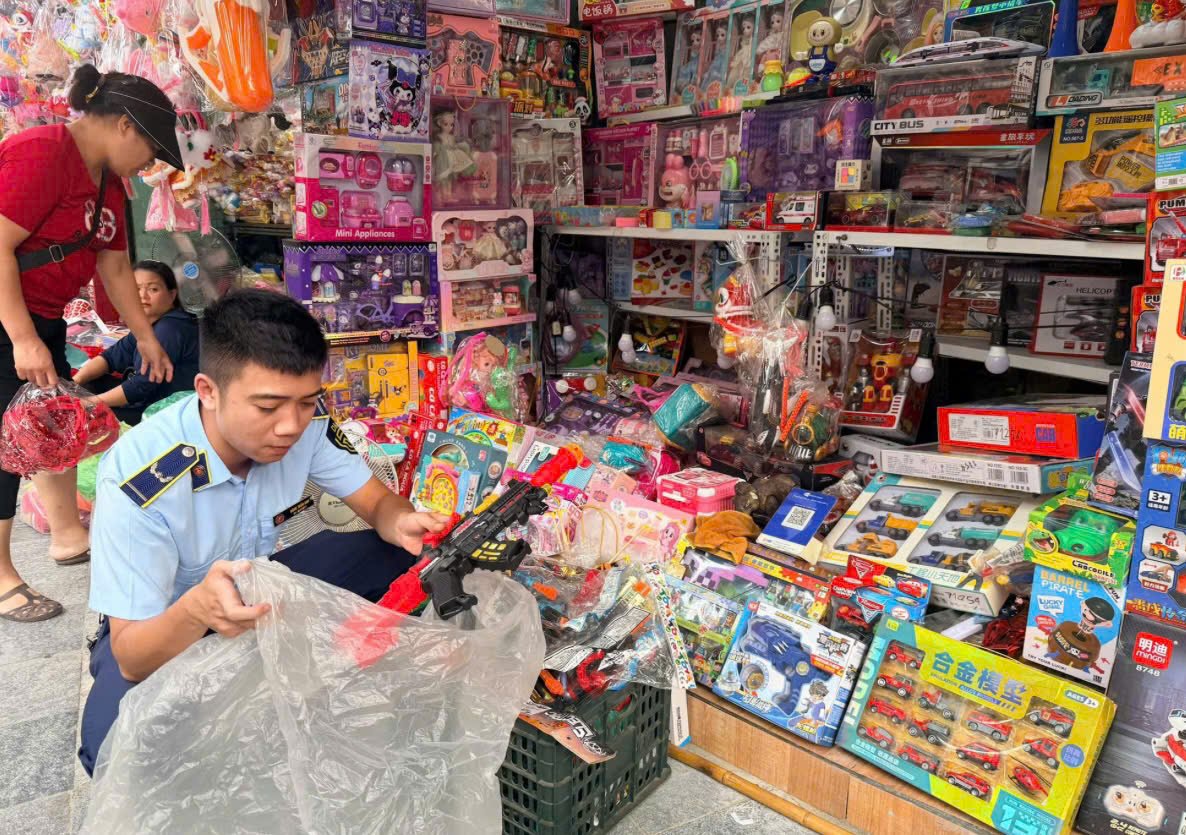 Lực lượng QLTT Hà Nội tăng cường kiểm tra hàng hóa phục vụ Tết Trung thu năm 2026. (Ảnh: QLTT) Lực lượng QLTT Hà Nội tăng cường kiểm tra hàng hóa phục vụ Tết Trung thu năm 2026. (Ảnh: QLTT)