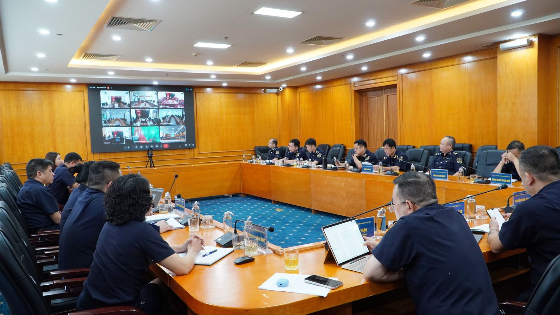 Quang cảnh Hội nghị trực tiếp kết hợp với trực tuyến, do Chi cục Hải quan khu vực XVI tổ chức. Ảnh: kv16.customs.gov.vn Quang cảnh Hội nghị trực tiếp kết hợp với trực tuyến, do Chi cục Hải quan khu vực XVI tổ chức. Ảnh: kv16.customs.gov.vn