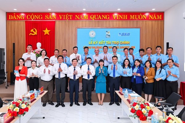 Hai đoàn chụp ảnh lưu niệm sau lễ ký kết hợp tác thành công Hai đoàn chụp ảnh lưu niệm sau lễ ký kết hợp tác thành công