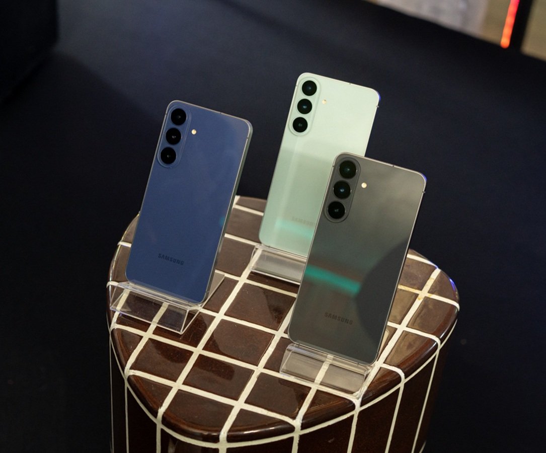 Samsung vừa chính thức giới thiệu mẫu điện thoại Galaxy S26 FE với nhiều nâng cấp về khả năng quay chụp, tính năng trí tuệ nhân tạo cùng thời lượng pin bền bỉ Samsung vừa chính thức giới thiệu mẫu điện thoại Galaxy S26 FE với nhiều nâng cấp về khả năng quay chụp, tính năng trí tuệ nhân tạo cùng thời lượng pin bền bỉ