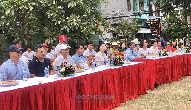 Ban tổ chức v&agrave; đại biểu l&atilde;nh đạo, quan kh&aacute;ch tham dự Chương tr&igrave;nh. Ảnh: Viết Hiền