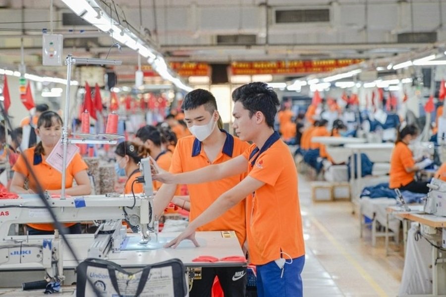 D&ograve;ng vốn được ph&acirc;n bổ hiệu quả sẽ tạo th&ecirc;m dư địa để doanh nghiệp tư nh&acirc;n mở rộng sản xuất, đầu tư c&ocirc;ng nghệ v&agrave; n&acirc;ng cao năng lực cạnh tranh. Ảnh: vneconomy.vn