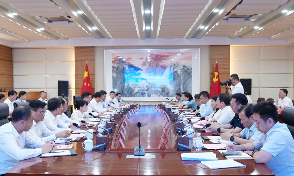 Quang cảnh buổi làm việc. Quang cảnh buổi làm việc.