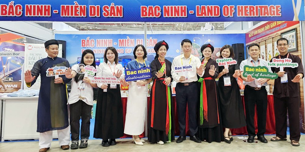Đại diện lãnh đạo Sở Văn hóa, Thể thao và Du lịch tỉnh Bắc Ninh và các đơn vị tham gia giới thiệu, quảng bá du lịch tại Hội chợ Du lịch quốc tế Thành phố Hồ Chí Minh. Đại diện lãnh đạo Sở Văn hóa, Thể thao và Du lịch tỉnh Bắc Ninh và các đơn vị tham gia giới thiệu, quảng bá du lịch tại Hội chợ Du lịch quốc tế Thành phố Hồ Chí Minh.