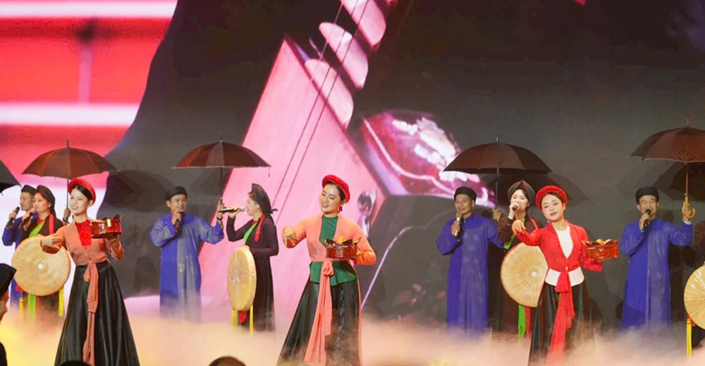 Trình diễn di sản dân ca quan họ tại Hội chợ Du lịch quốc tế Thành phố Hồ Chí Minh. Trình diễn di sản dân ca quan họ tại Hội chợ Du lịch quốc tế Thành phố Hồ Chí Minh.