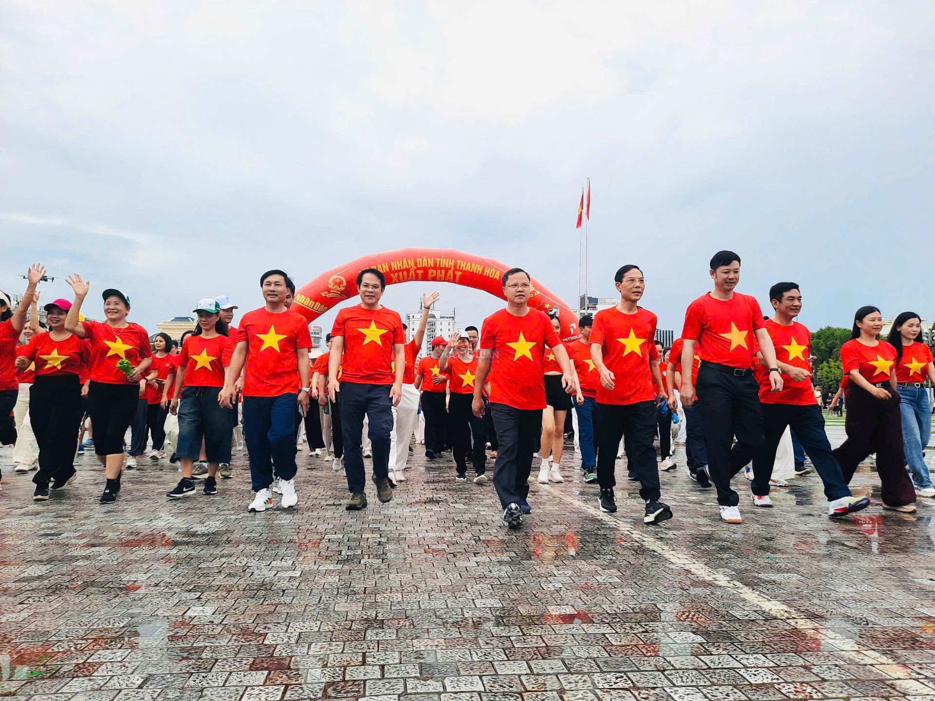 Hàng nghìn người tại Thanh Hóa tham gia chương trình đi bộ “Cùng Việt Nam tiến bước” năm 2026