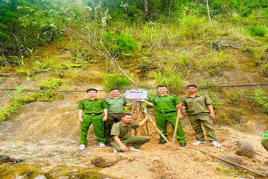Lực lượng vũ trang x&atilde; Đam R&ocirc;ng 4