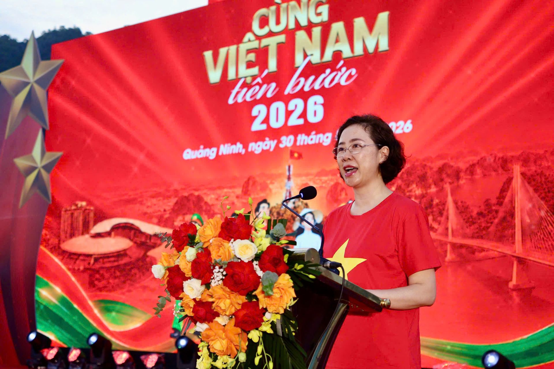 B&agrave; Vũ Thị Mai Anh, Ph&oacute; Chủ tịch UBND tỉnh Quảng Ninh, ph&aacute;t biểu trong lễ khai mạc chương tr&igrave;nh
