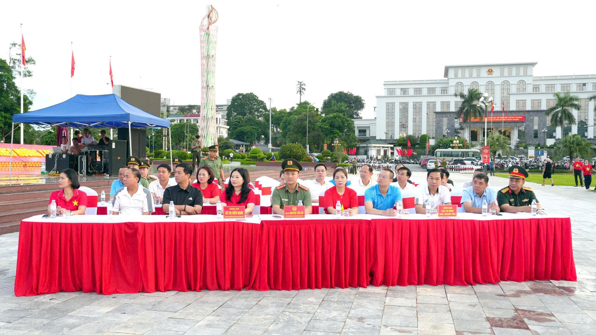 Đại biểu tham gia chương trình Đại biểu tham gia chương trình