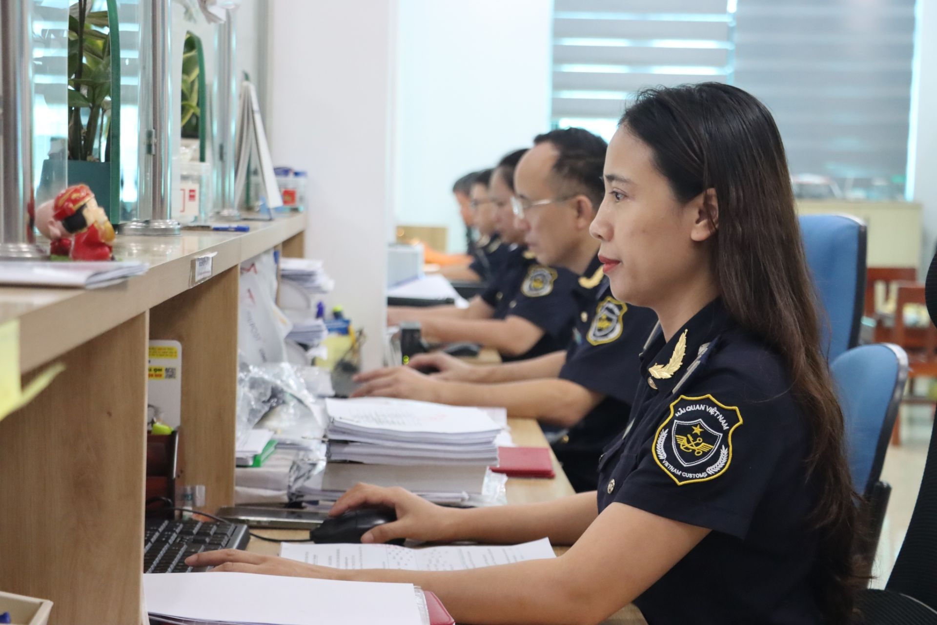 Hoạt động nghiệp vụ của công chức Chi cục Hải quan khu vực V. Ảnh: kv05.customs.gov.vn Hoạt động nghiệp vụ của công chức Chi cục Hải quan khu vực V. Ảnh: kv05.customs.gov.vn