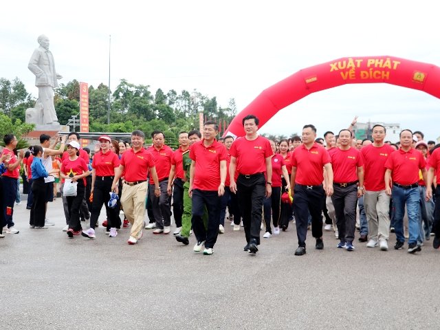 Nghệ An hưởng ứng hành trình 10 tỷ bước xanh vì Việt Nam vững bền. Nghệ An hưởng ứng hành trình 10 tỷ bước xanh vì Việt Nam vững bền.