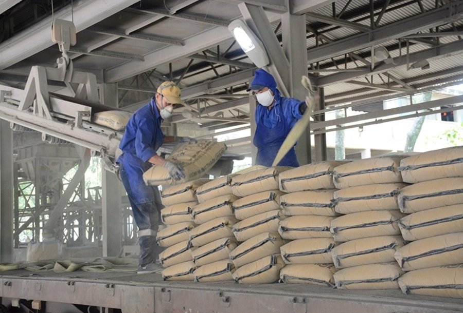 Xi măng, clinker Việt Nam tiếp tục mở rộng xuất khẩu, trong đó thị trường Mỹ nổi lên là điểm sáng khi lượng nhập khẩu từ Việt Nam tăng 20% trong nửa đầu năm 2026. Xi măng, clinker Việt Nam tiếp tục mở rộng xuất khẩu, trong đó thị trường Mỹ nổi lên là điểm sáng khi lượng nhập khẩu từ Việt Nam tăng 20% trong nửa đầu năm 2026.