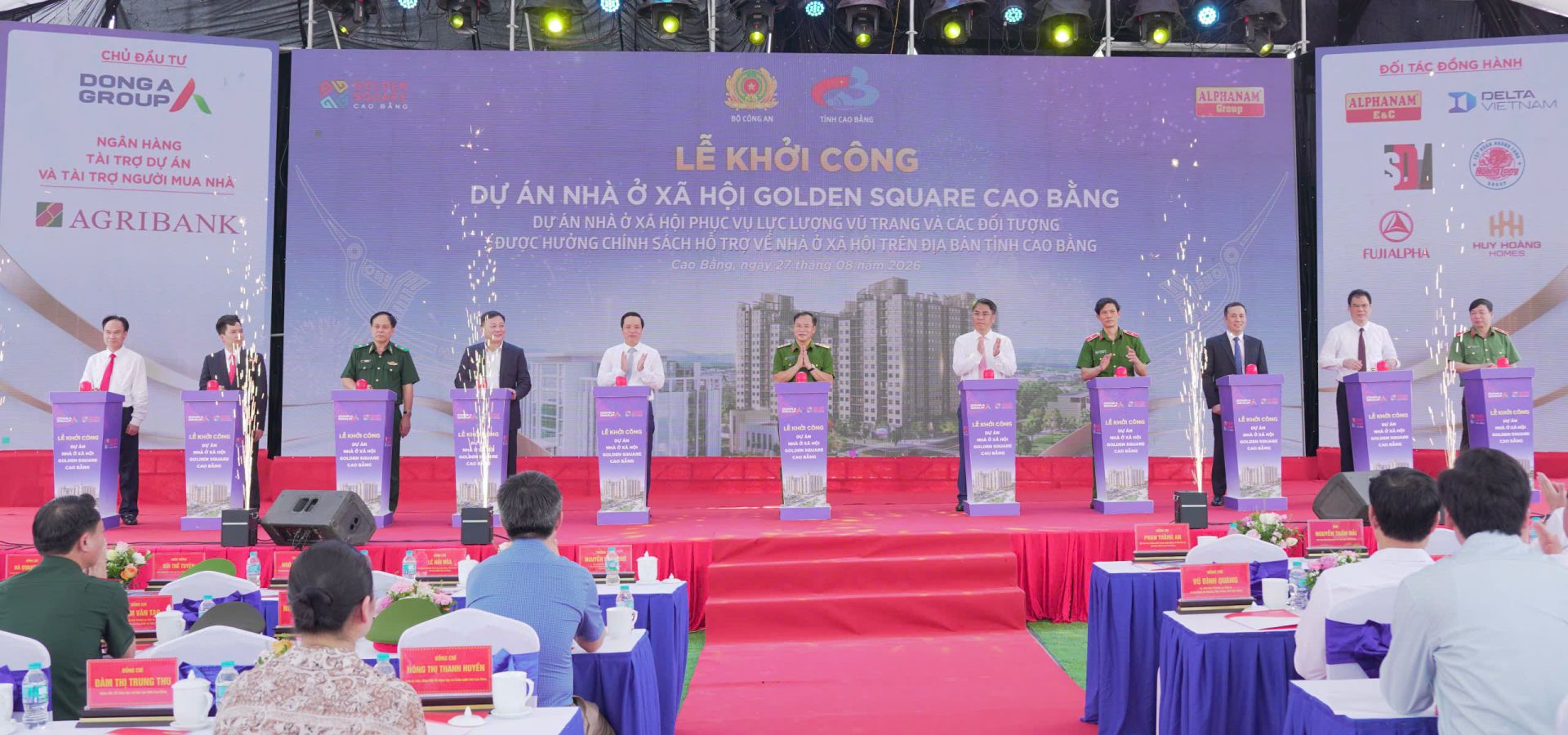 Ông Trần Văn Dũng - Thành viên HĐTV (ngoài cùng bên trái) cùng các đại biểu thực hiện nghi thức khởi công dự án nhà ở xã hội đầu tiên ở tỉnh Cao Bằng Ông Trần Văn Dũng - Thành viên HĐTV (ngoài cùng bên trái) cùng các đại biểu thực hiện nghi thức khởi công dự án nhà ở xã hội đầu tiên ở tỉnh Cao Bằng