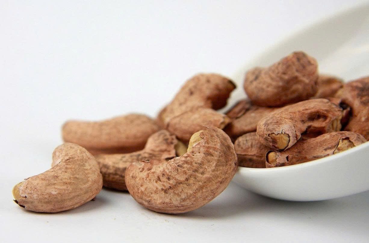 Hạt điều chứa h&agrave;m lượng cao chất b&eacute;o l&agrave;nh mạnh, protein, c&ugrave;ng c&aacute;c vitamin v&agrave; kho&aacute;ng chất thiết yếu. (Ảnh: Tiền Phong)