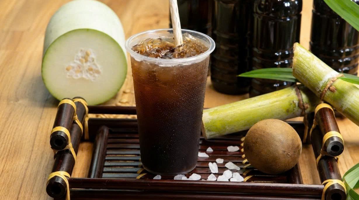 Uống tr&agrave; b&iacute; đao v&agrave;o những ng&agrave;y nắng n&oacute;ng gi&uacute;p hạ nhiệt cơ thể nhanh ch&oacute;ng, hỗ trợ đ&agrave;o thải độc.