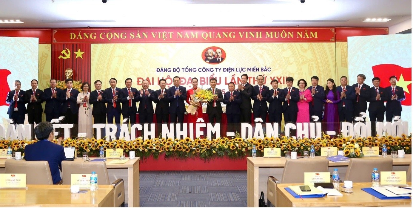 Công tác xây dựng Đảng được EVNNPC xác định là nền tảng quan trọng, góp phần củng cố sức mạnh đoàn kết, thống nhất và tạo động lực hoàn thành các nhiệm vụ chính trị, sản xuất kinh doanh Công tác xây dựng Đảng được EVNNPC xác định là nền tảng quan trọng, góp phần củng cố sức mạnh đoàn kết, thống nhất và tạo động lực hoàn thành các nhiệm vụ chính trị, sản xuất kinh doanh