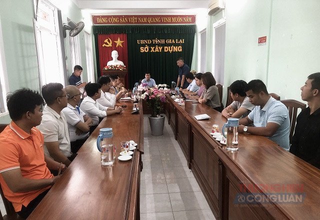Quang cảnh cuộc họp. Ảnh Viết Hiền