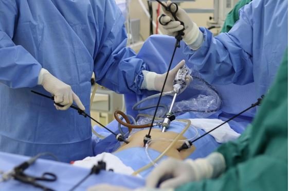 Các bác sĩ Bệnh viện Quốc tế Phương Châu Sóc Trăng thành công phẫu thuật nội soi lấy khối ư xơ bảo tồn tử cung Các bác sĩ Bệnh viện Quốc tế Phương Châu Sóc Trăng thành công phẫu thuật nội soi lấy khối ư xơ bảo tồn tử cung
