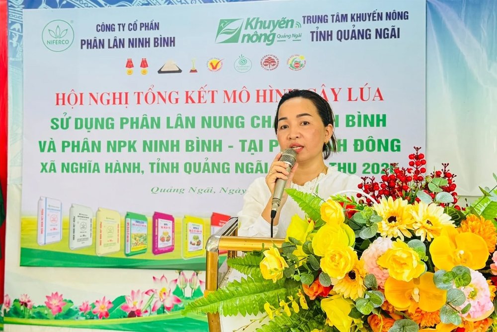 B&agrave; Nguyễn Thị Dương Lộc, Ph&oacute; Gi&aacute;m đốc Trung t&acirc;m Khuyến n&ocirc;ng tỉnh Quảng Ng&atilde;i đề nghị C&ocirc;ng ty CP Ph&acirc;n l&acirc;n Ninh B&igrave;nh tiếp tục phối hợp với Trung t&acirc;m triển khai m&ocirc; h&igrave;nh ở một số địa phương kh&aacute;c tr&ecirc;n địa b&agrave;n tỉnh