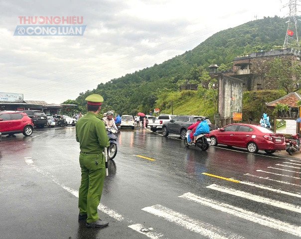 Cửa ngõ Hải Vân quan. Cửa ngõ Hải Vân quan.
