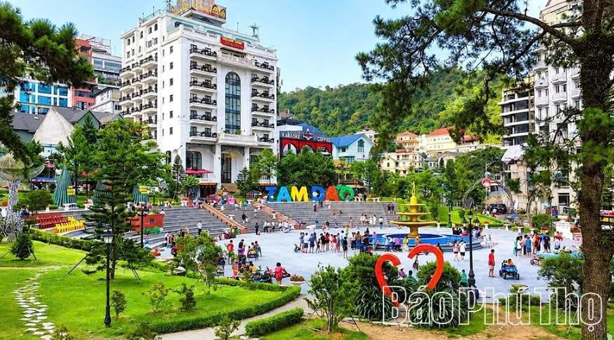 Tam Đảo là điểm đến hấp dẫn bởi khí hậu trong lành, mát mẻ. Tam Đảo là điểm đến hấp dẫn bởi khí hậu trong lành, mát mẻ.