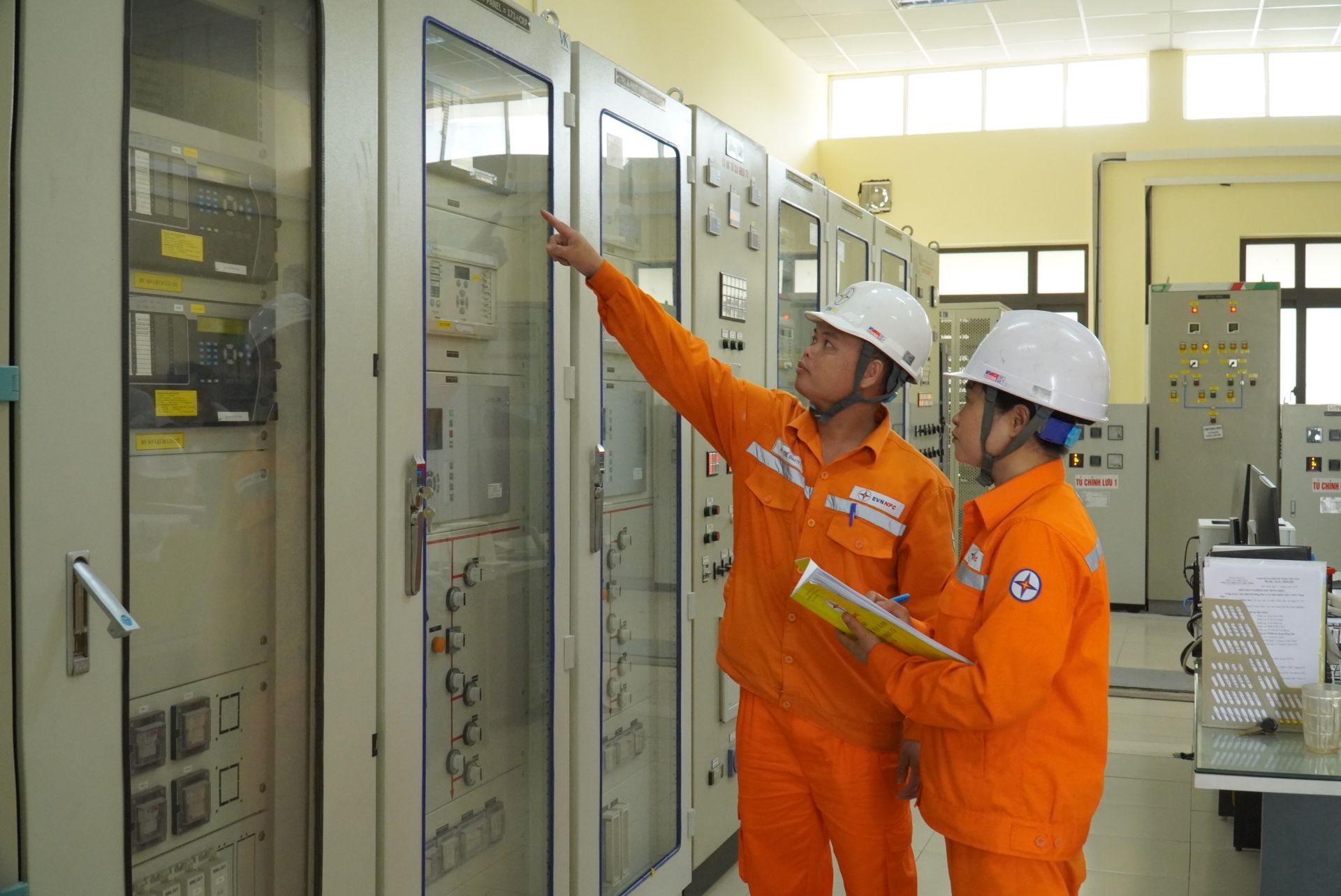Con người là yếu tố quyết định để công nghệ thực sự tạo ra giá trị và đổi mới trở thành một phần trong văn hóa EVNNPC Con người là yếu tố quyết định để công nghệ thực sự tạo ra giá trị và đổi mới trở thành một phần trong văn hóa EVNNPC
