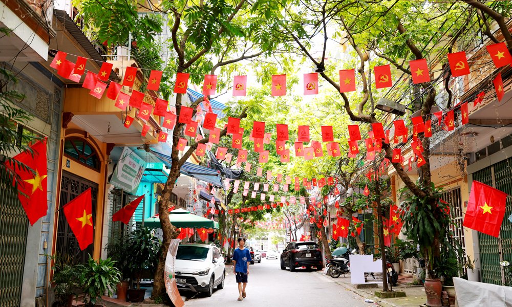 Một con ng&otilde; ở tổ d&acirc;n phố Ho&agrave;ng Văn Thụ, phường Bắc Giang được người d&acirc;n trang tr&iacute; đẹp mắt.