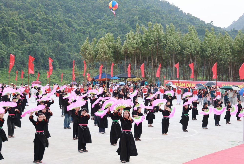 Màn đồng diễn chào mừng Đại hội. Màn đồng diễn chào mừng Đại hội.