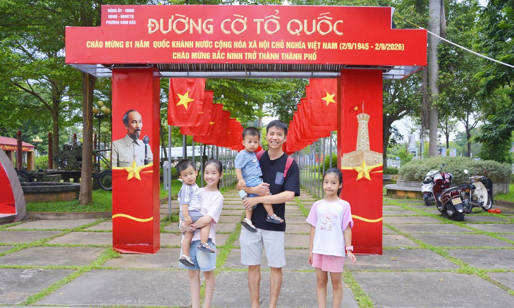 Đường Cờ Tổ quốc ch&agrave;o mừng Quốc kh&aacute;nh 2/9 v&agrave; ch&uacute;c mừng Bắc Ninh trở th&agrave;nh th&agrave;nh phố.
