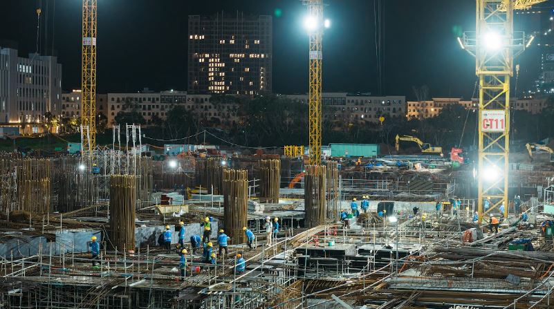 Những ng&agrave;y nghỉ lễ Quốc Kh&aacute;nh 2/9 nhưng tr&ecirc;n c&ocirc;ng trường phục vụ Hội nghị cấp cao APEC 2027 vẫn nhộn nhịp thi c&ocirc;ng