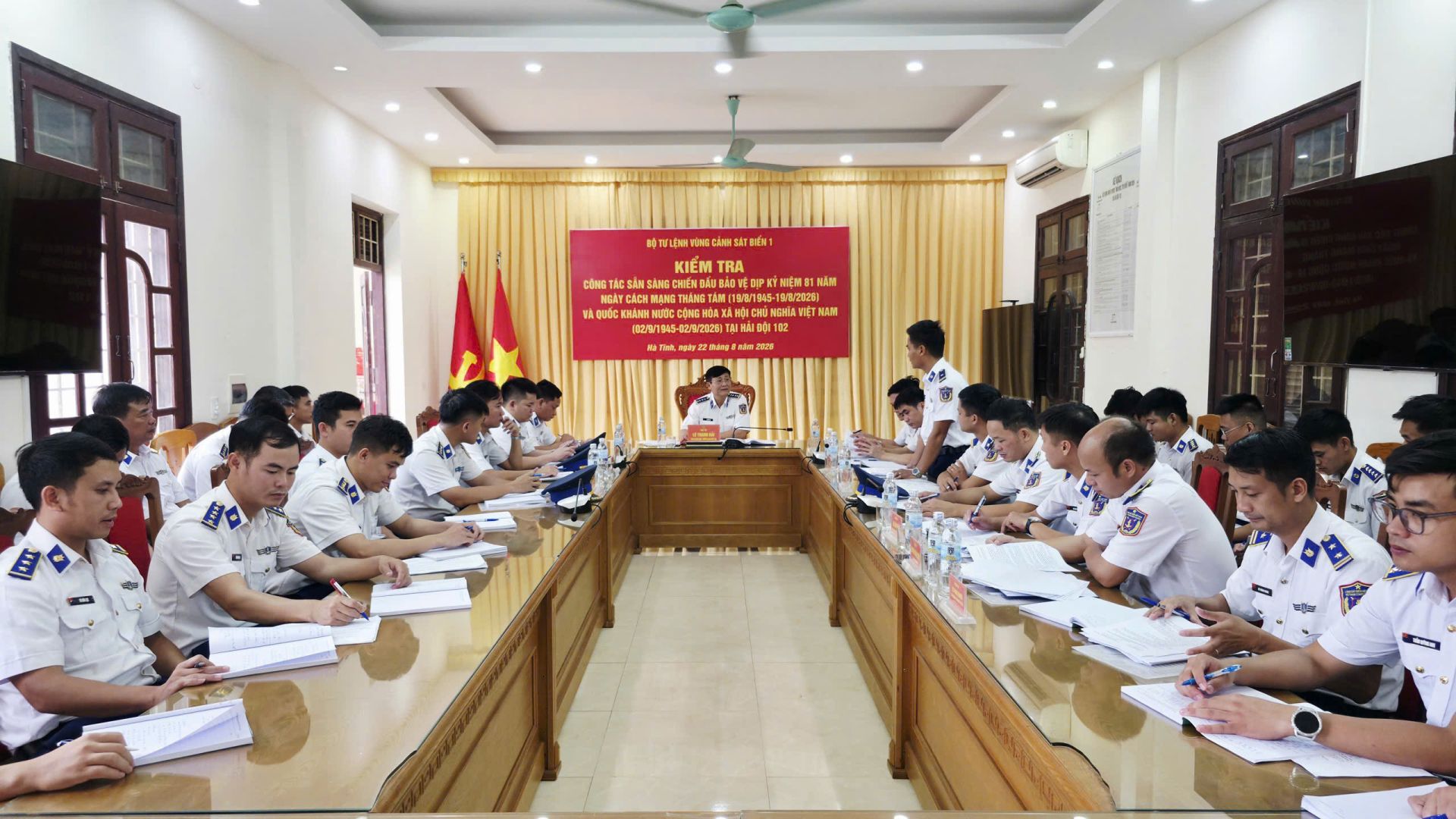 Hải đội 102 phục vụ Đo&agrave;n kiểm tra của BTL V&ugrave;ng Cảnh s&aacute;t biển 1 kiểm tra c&ocirc;ng t&aacute;c sẵn s&agrave;ng chiến đấu dịp Lễ