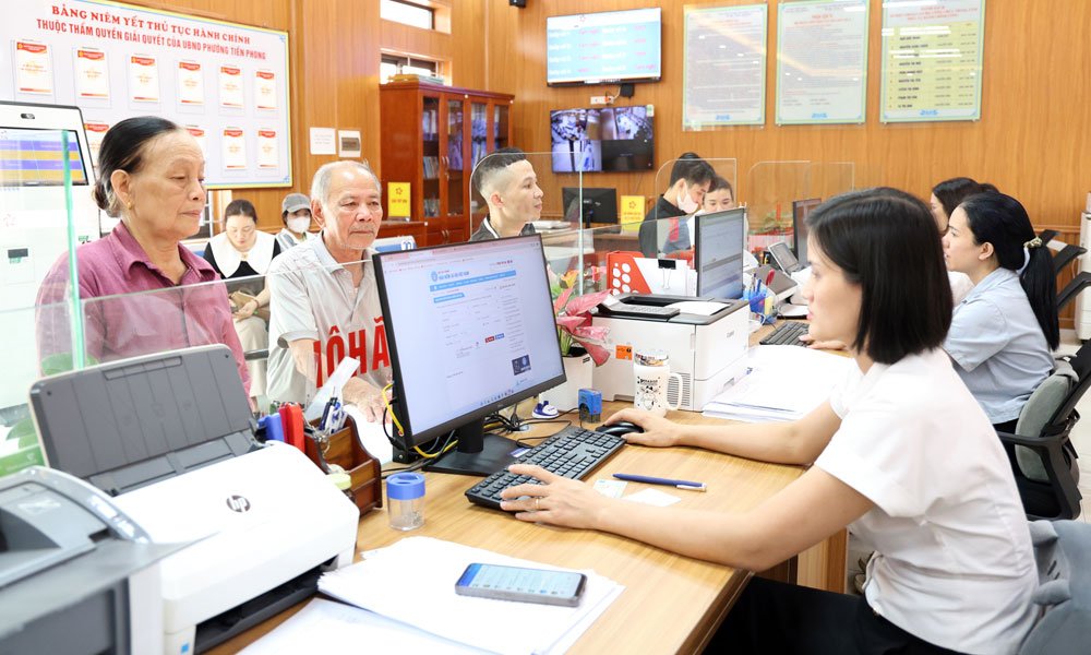 Trung t&acirc;m phục vụ h&agrave;nh ch&iacute;nh c&ocirc;ng phường Tiền Phong