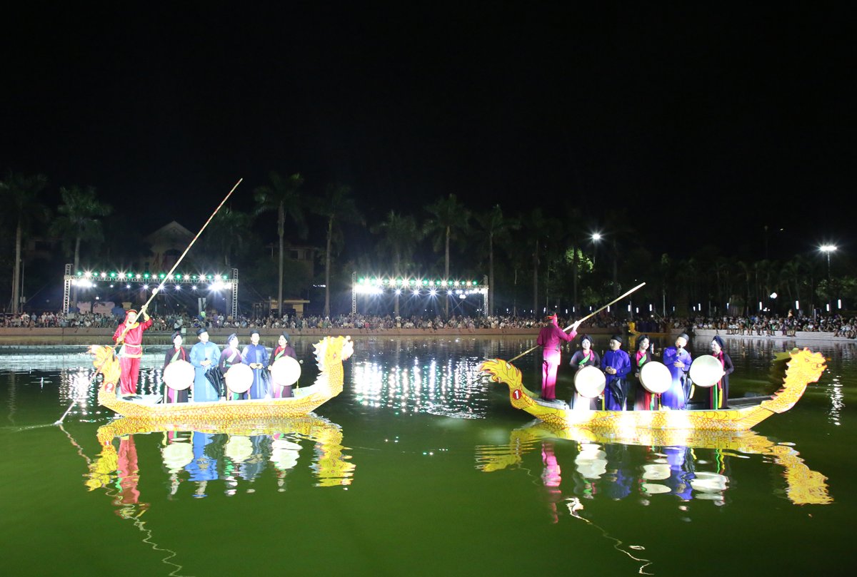 Liên khúc Vui bốn mùa - Buôn bấc buôn dầu - Nam nhi được các liền anh, liền chị thể hiện trên thuyền rồng Liên khúc Vui bốn mùa - Buôn bấc buôn dầu - Nam nhi được các liền anh, liền chị thể hiện trên thuyền rồng