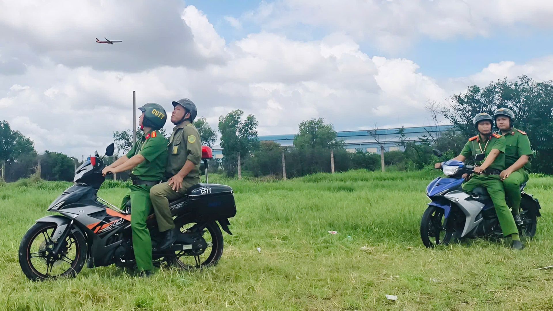 Lực lượng chức năng phường Đ&ocirc;ng Hưng Thuận tăng cường tuần tra, t&uacute;c trực tại khu vực Đồng Diều, Khu c&ocirc;ng nghiệp T&acirc;n B&igrave;nh nhằm bảo đảm an to&agrave;n h&agrave;ng kh&ocirc;ng.